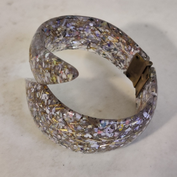 Vintage lucite confetti hinged cuff bracelet - Picture 10 of 14